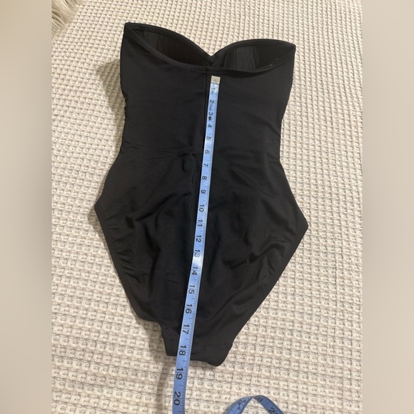 La Blanca Elegant Black Strapless Swimsuit - Picture 7 of 13